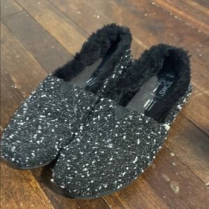 TOMS Black and White Speckled Slip-On Shoes 8.5 fuzzy inside